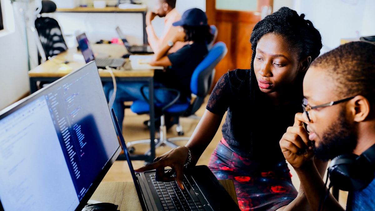 Pitch Deck Design Tips for First-Time Founders Detailed Graphic